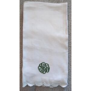 Unused Huck Irish Linen Scalloped White w/Green Emb Monogram 20.5x14.5 B (75)